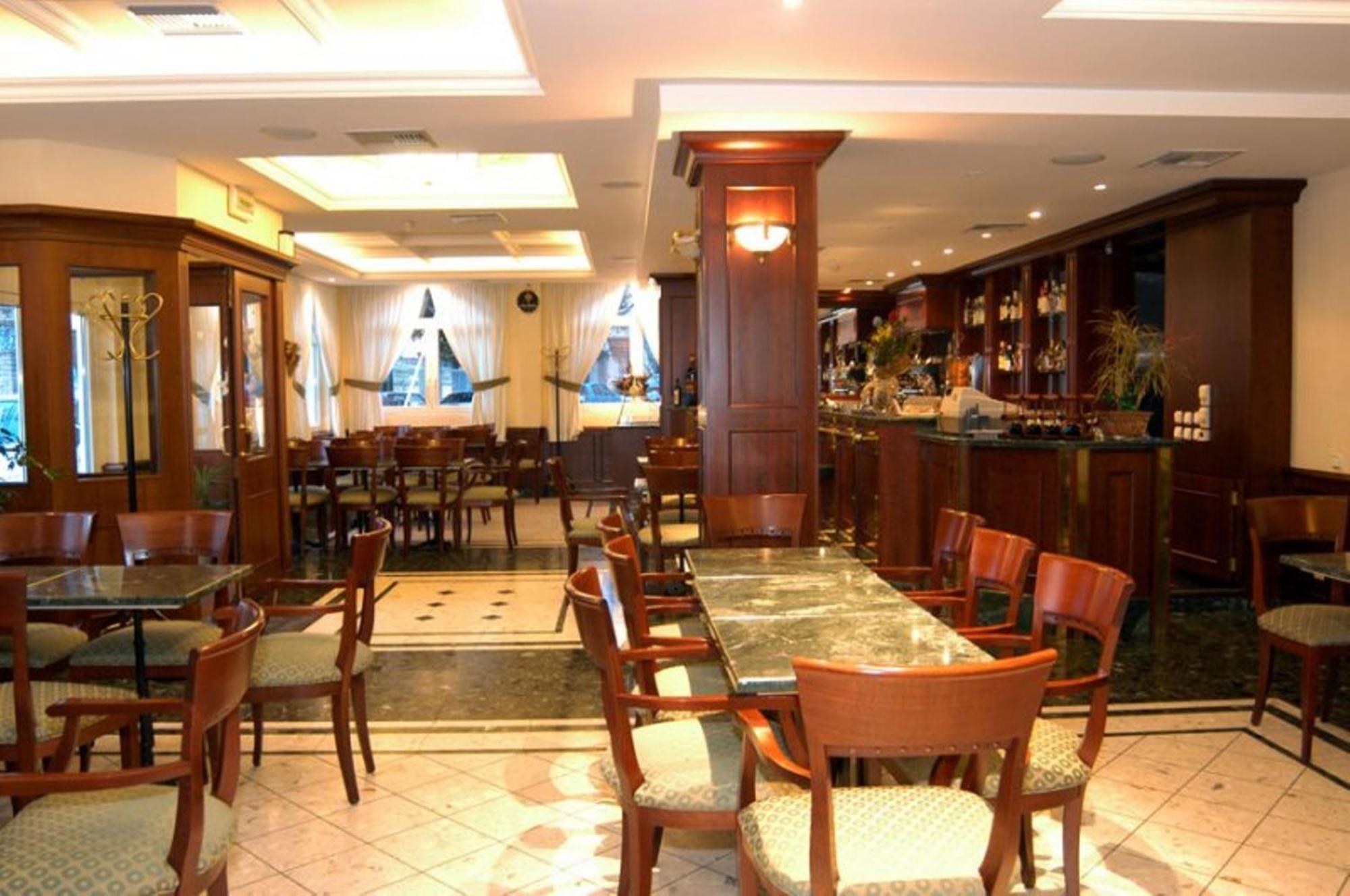 Hotel Kastoria In Kastoria City Ресторант снимка